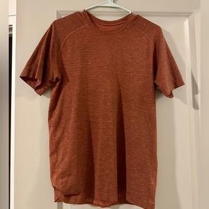 lululemon men’s metal vent shirt, burnt orange